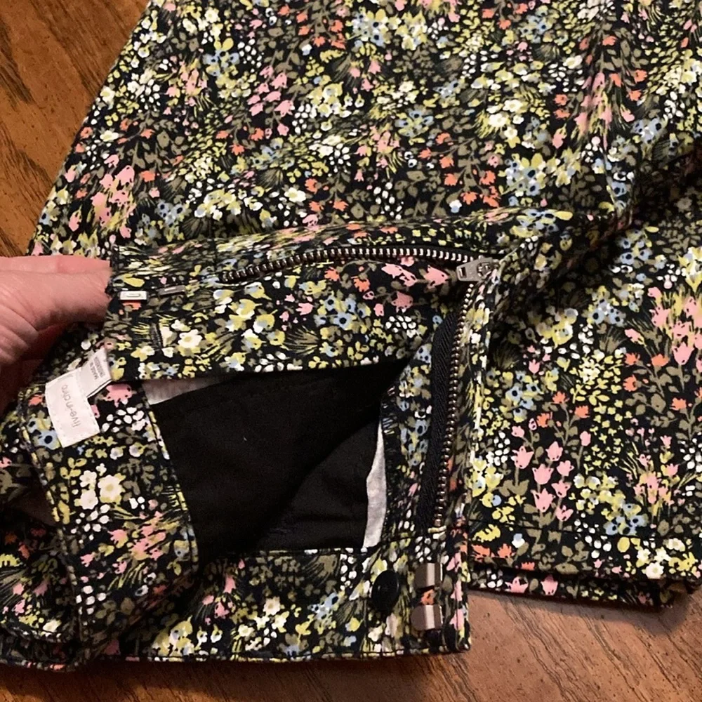 J Jill Live in‎ Chino pants floral print size 4